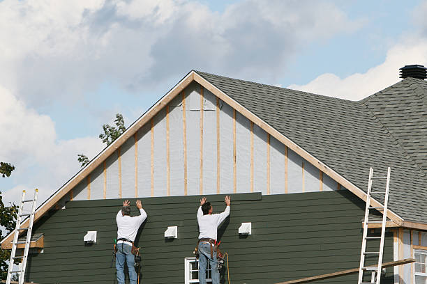 Professional Siding Installation technician working in Warrenville, IL